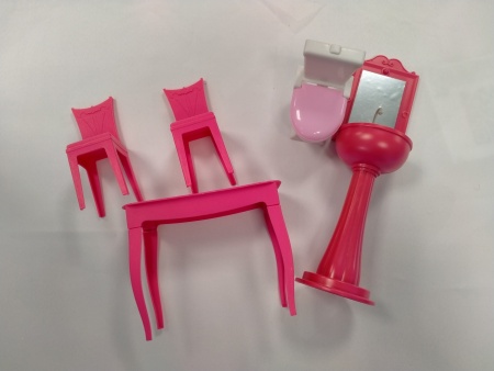 LOT DE MOBILIER POUR POUPEE